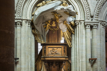 Kanzel in der Kathedrale von Bayeux