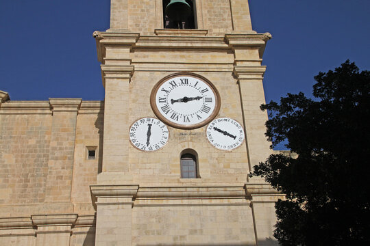 The three clocks of St. John 's Co-Cathedral, in Malta. Clerici Invenit is the clock maker's name. Lun,Mar,Mer,Gio,Ven,Sab,Dom are abbreviations for the days of the week in Italian. Monday to Sunday