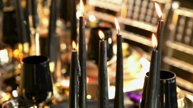 burning black candles and stylish black wine glasses to decorate the festive table at the Golden party
