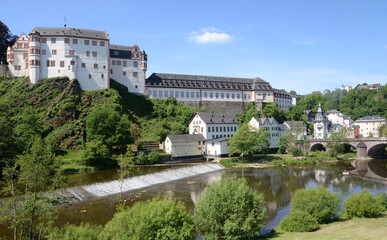 Lahn und Schloss in Weilburg