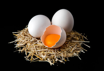 farm egg, picture of broken egg, 3 image of eggs, eggs in straw