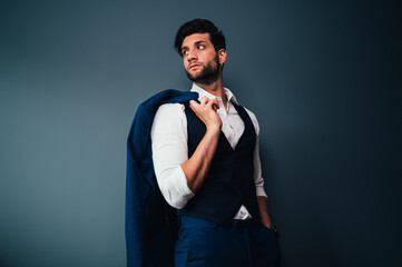 Obraz premium Young handsome businessman isolated on gray background looks to the side