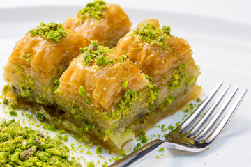 dessert, presentation of pistachio dessert