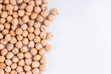 nut krupnym planom. nut na belom fone