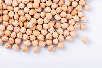 nut krupnym planom. nut na belom fone