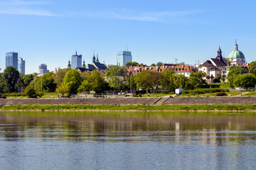 Panoramic view of Warsaw, Poland, city center and Old Town quarter with Wybrzerze Gdanskie embankment at Vistula river - obrazy, fototapety, plakaty