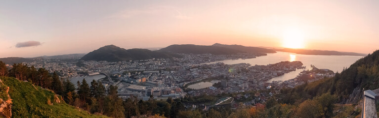 Fototapeta na wymiar Panoramic of the city of Bergen at sunset