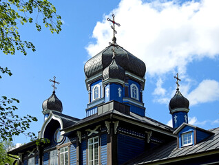 wybudowana w 1918 roku drewniana cerkiew prawosławna pod wezwaniem Opieki Matki Bożej w miejscowości Puchły na Podlasiu w Polsce - obrazy, fototapety, plakaty