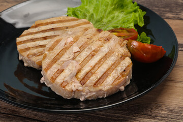 Grilled tuna steak with kumato