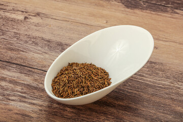 Dry zeera seeds in the bowl