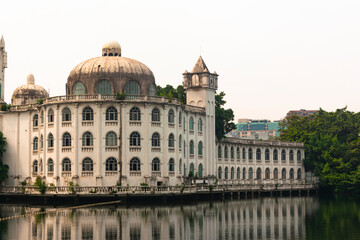 Naklejka premium historical building on the shores of Lake Liuhua. Water mirror in Liuhua Park.