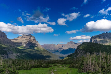 Fototapeta na wymiar Scenery from Glacier National Park in Montanna