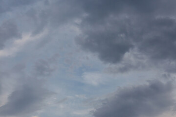 Obraz premium Background of dark clouds before a thunder-storm