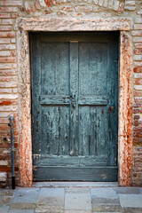 Fototapeta na wymiar picture of an old venetian door