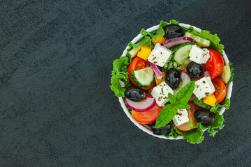 Green salad with tomato and fresh vegetables