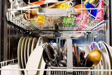 Clean and shiny cutlery thanks to a domestic dishwasher.