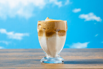 ダルゴナコーヒー　Korean whipped coffee (Dalgona coffee)