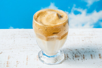 ダルゴナコーヒー　Korean whipped coffee (Dalgona coffee)