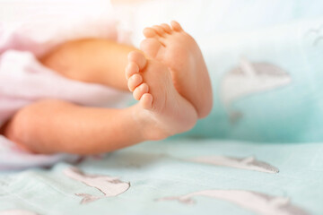 Obraz na płótnie Canvas Closeup of newborn baby love
