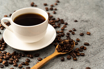 テーブルの上にコーヒー