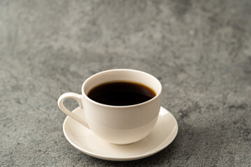テーブルの上にコーヒー