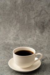 テーブルの上にコーヒー