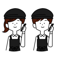 スマホで電話する男女の店員