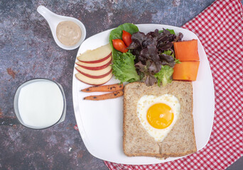  View from above bread toast with fried egg and  vegetables salad.  healthy food breakfast, soft focus. healthy food.