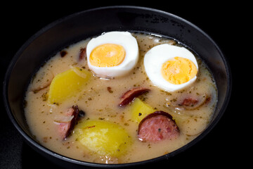 żurek z jajkiem i kiełbasą, żurek, jaj, jedzenie, śniadanie, smażone, posiłek, gotowanie, biała, lunch, białka, gorąco, zdrowa, jajko, kiełbasa, zupa, obiiad, ziemniak
