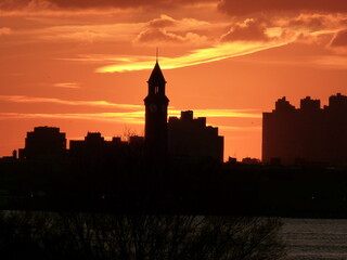 Fototapeta na wymiar View of New York at sunset