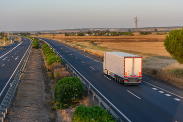 Truck with refrigerated semi-trailer to transport perishable products on the highway