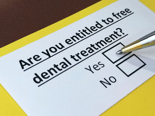 Obraz premium One person is answering question about free dental treatment.