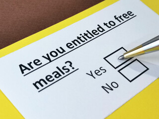 Obraz premium One person is answering question about free meals.