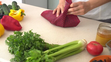 Reusable Beeswax Food Wraps. Organic fabric covers for food storage. Zero  waste wrapping