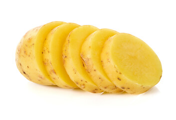 Fototapeta na wymiar potatoes isolated on white background