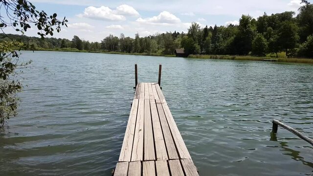sur le ponton au printemps - Suisse
