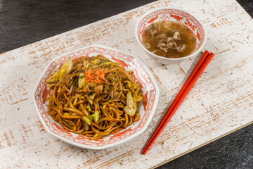 焼きそば　Chow mein noodles dish