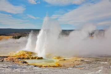 Obraz premium The geysers and hot sources in Yellowstone