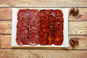 Ration of 100% acorn-fed Iberian sausage and chorizo from Extremadura