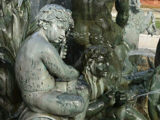 Fototapeta na wymiar fountain with mythological bronze statues