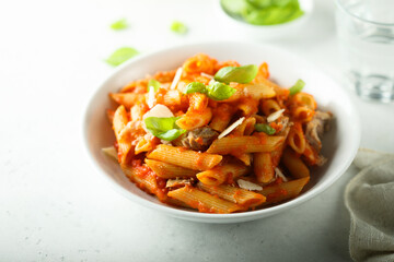 Pasta with chicken, tomato and fresh basil