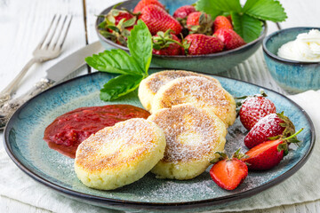 Cottage cheese pancakes, syrniki, curd fritters with berries