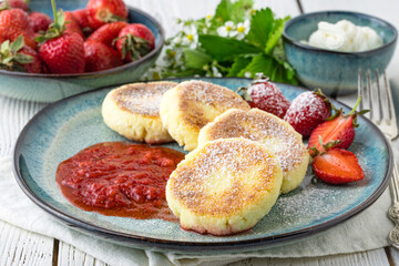 Cottage cheese fritters, pancakes with berries