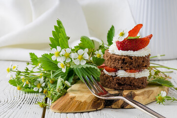 Small tartlets with strawberries and mascarpone