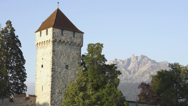Museggmauer mit Pilatus