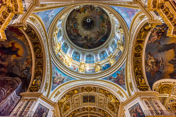 Fototapeta na wymiar Interiors of Saint Isaac’s Cathedral (or Isaakievskiy Sobor), one of the most important neoclassical monuments of Russian architecture,near the Hermitage Museum in Saint Petersburg, Russia.