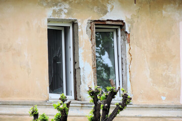 Fototapeta na wymiar provincial town house broken windows ragged walls 