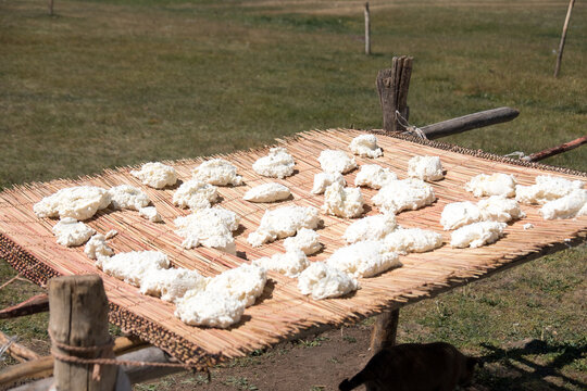 Kurut Herstellung, Kochkor District, Naryn Region, Kirgisistan