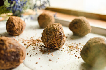 allspice in a spoon