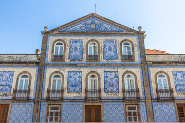 Fototapeta na wymiar Beautiful building with blue tile in Aveiro, Portugal